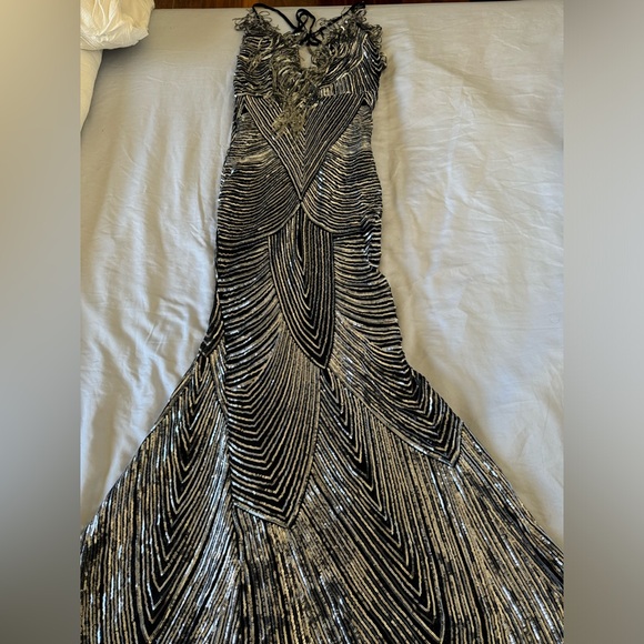 Fishtail Sequins Lace Back Sexy Evening Dress - Picture 4 of 4